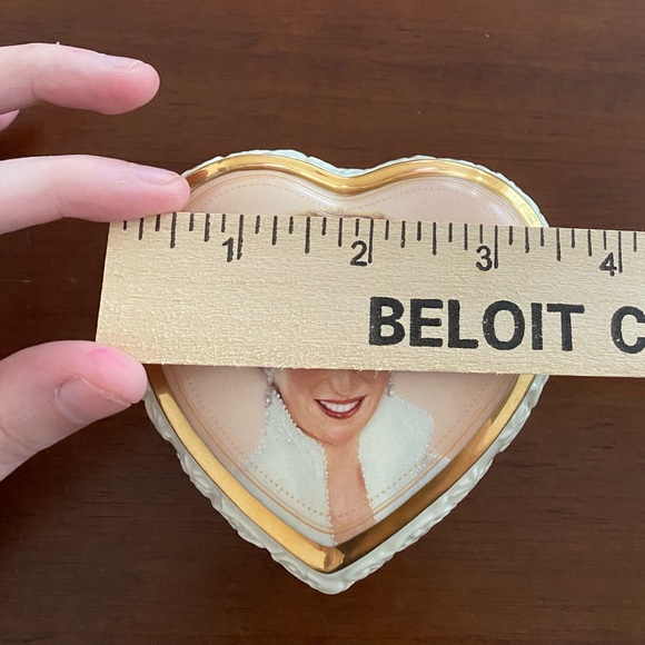 Princess Diana Music Box- Certificate of Authenticity from Ardleigh Elliott - Picture 8 of 10